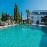 Silver Park Aparthotel 4*